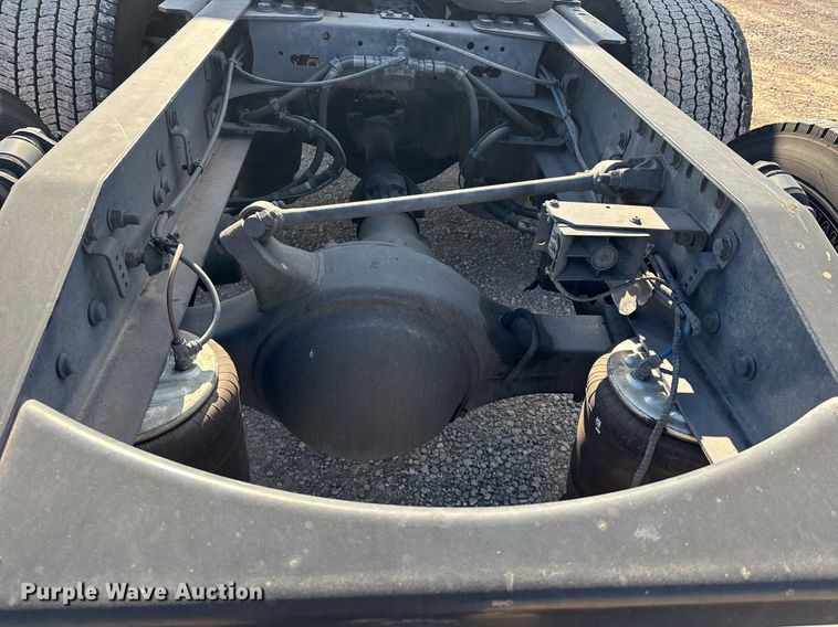 image for item ER4744 2022 Freightliner Cascadia 126 semi truck