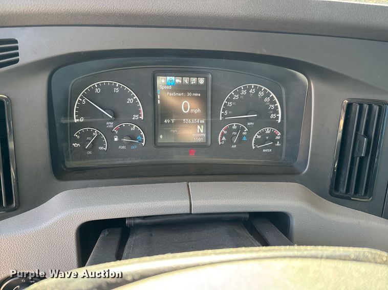 image for item ER4744 2022 Freightliner Cascadia 126 semi truck