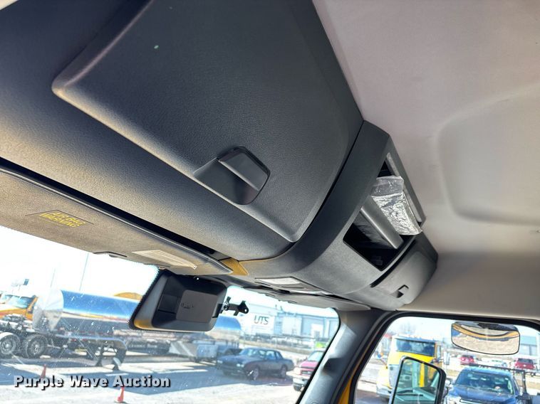 image for item ER4744 2022 Freightliner Cascadia 126 semi truck