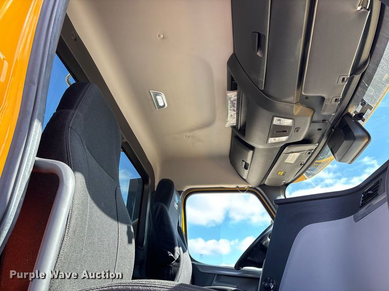 image for item ER4744 2022 Freightliner Cascadia 126 semi truck