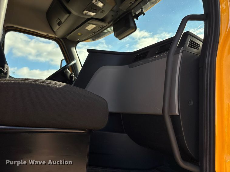 image for item ER4744 2022 Freightliner Cascadia 126 semi truck