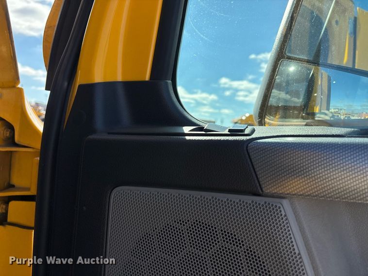 image for item ER4744 2022 Freightliner Cascadia 126 semi truck