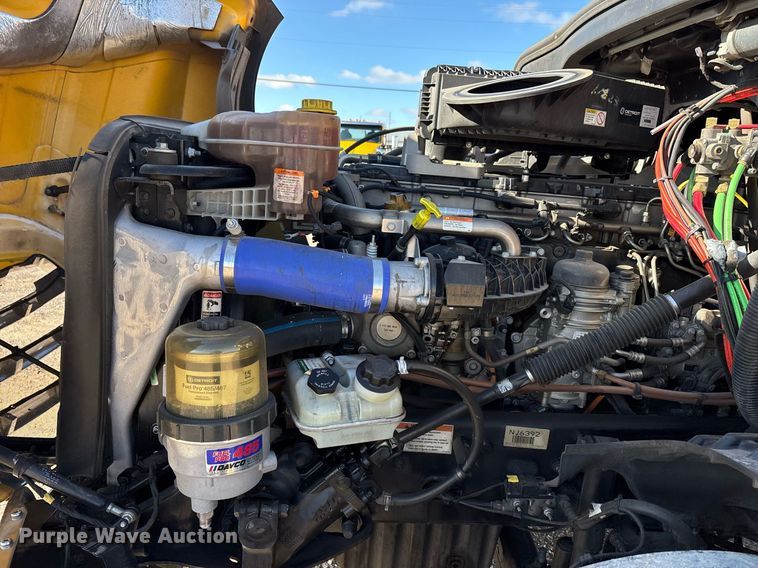 image for item ER4744 2022 Freightliner Cascadia 126 semi truck