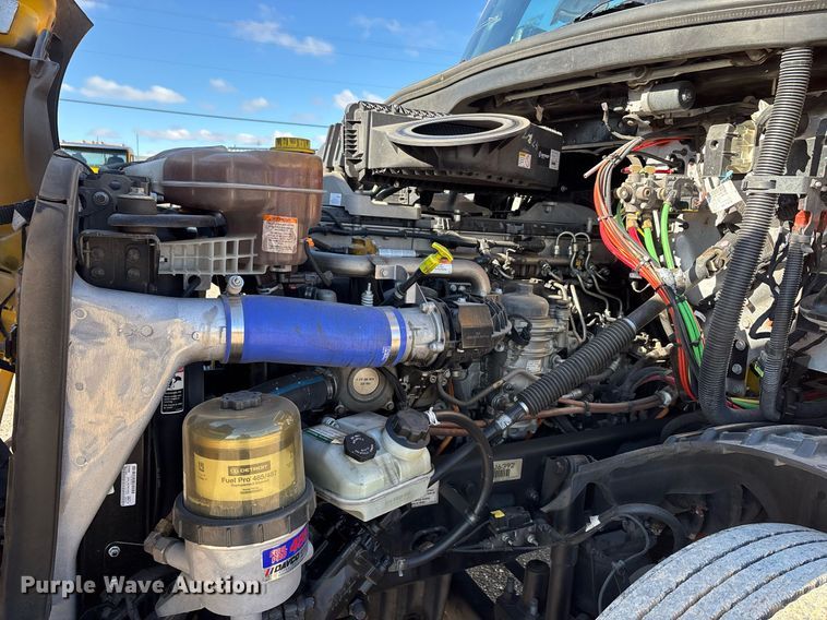 image for item ER4744 2022 Freightliner Cascadia 126 semi truck