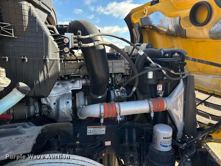 image for item ER4744 2022 Freightliner Cascadia 126 semi truck