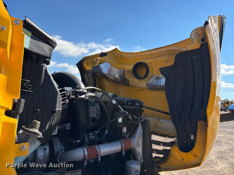 image for item ER4744 2022 Freightliner Cascadia 126 semi truck