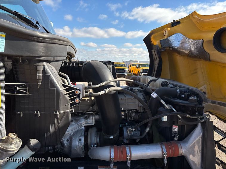 image for item ER4744 2022 Freightliner Cascadia 126 semi truck