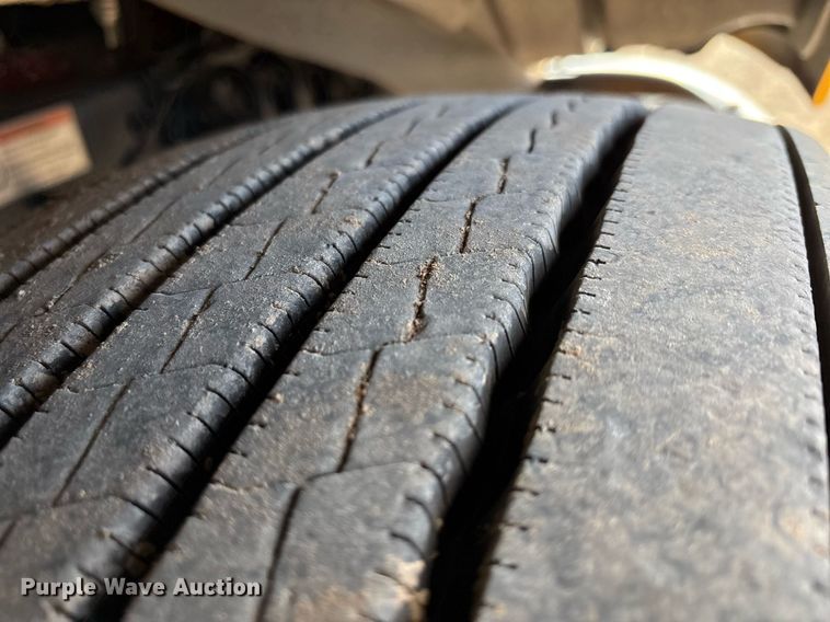 image for item ER4744 2022 Freightliner Cascadia 126 semi truck