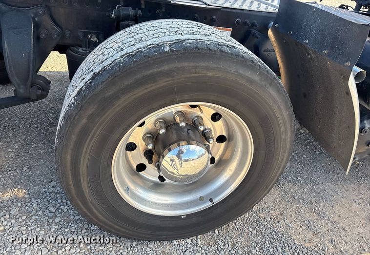 image for item ER4744 2022 Freightliner Cascadia 126 semi truck