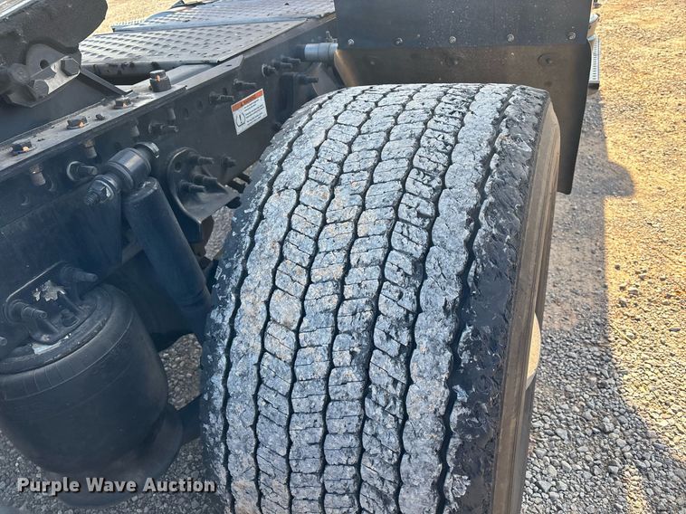 image for item ER4744 2022 Freightliner Cascadia 126 semi truck