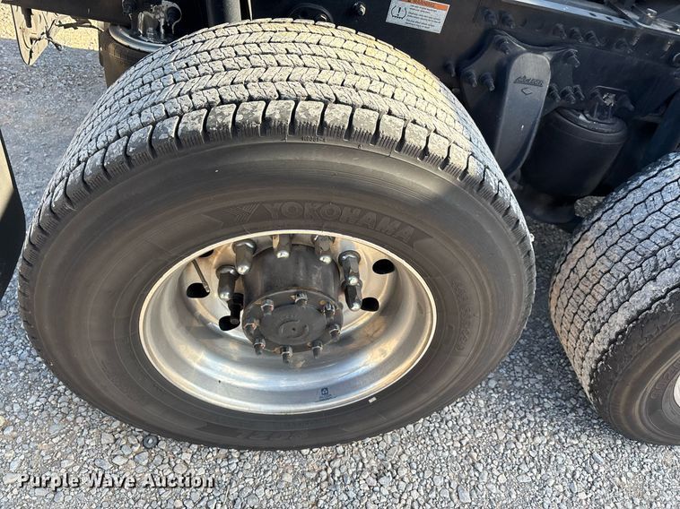 image for item ER4744 2022 Freightliner Cascadia 126 semi truck