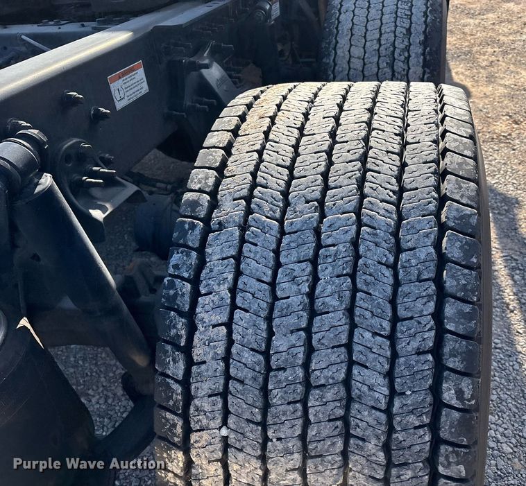 image for item ER4744 2022 Freightliner Cascadia 126 semi truck