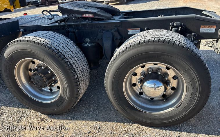 image for item ER4744 2022 Freightliner Cascadia 126 semi truck