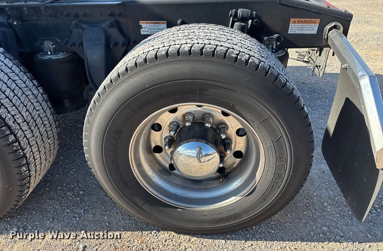 image for item ER4744 2022 Freightliner Cascadia 126 semi truck