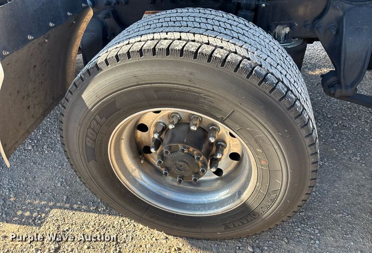 image for item ER4744 2022 Freightliner Cascadia 126 semi truck