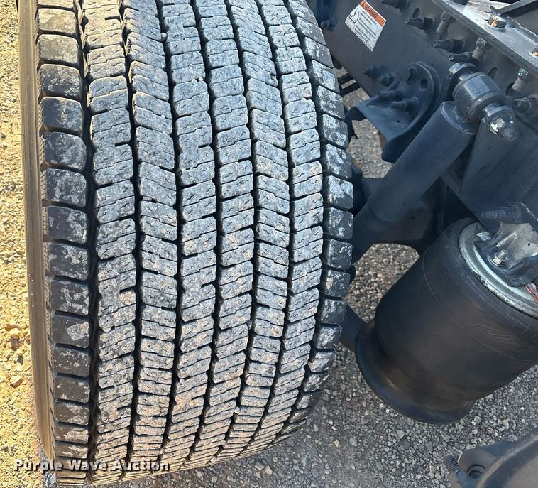 image for item ER4744 2022 Freightliner Cascadia 126 semi truck