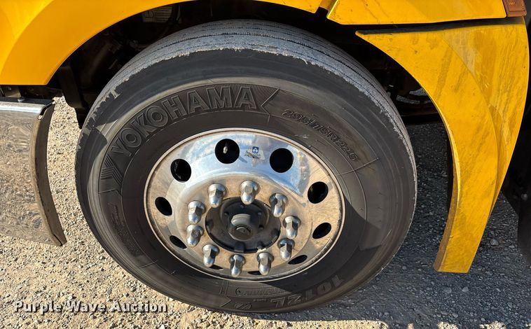 image for item ER4744 2022 Freightliner Cascadia 126 semi truck