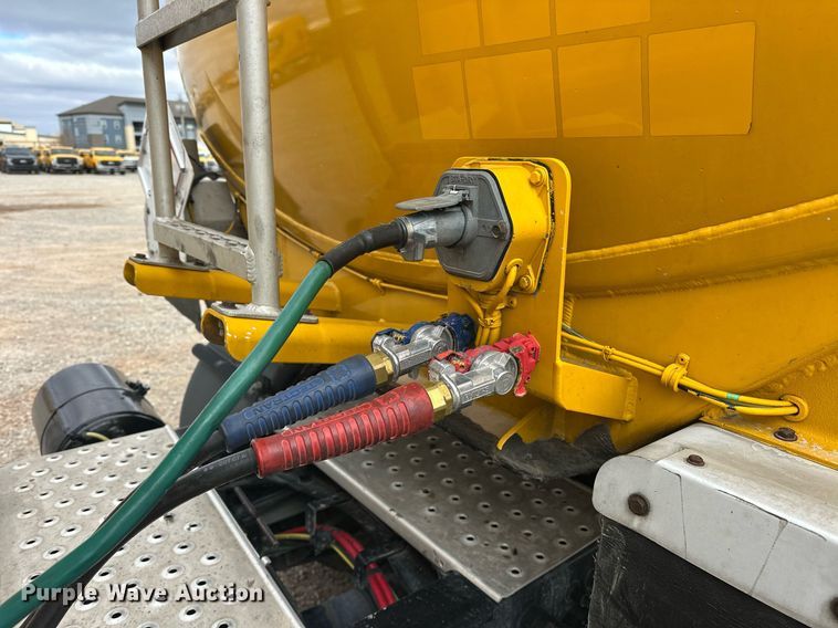 image for item ER4745 2005 Beall BAST-96-3-SB tank trailer