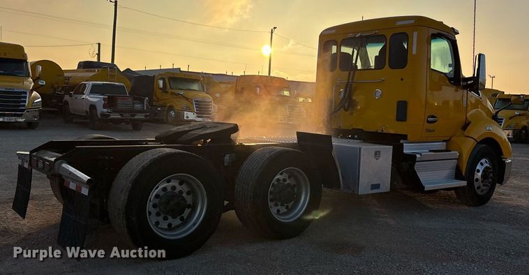 image for item ER4746 2022 Kenworth T680 semi truck