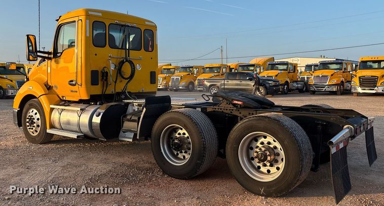 image for item ER4746 2022 Kenworth T680 semi truck