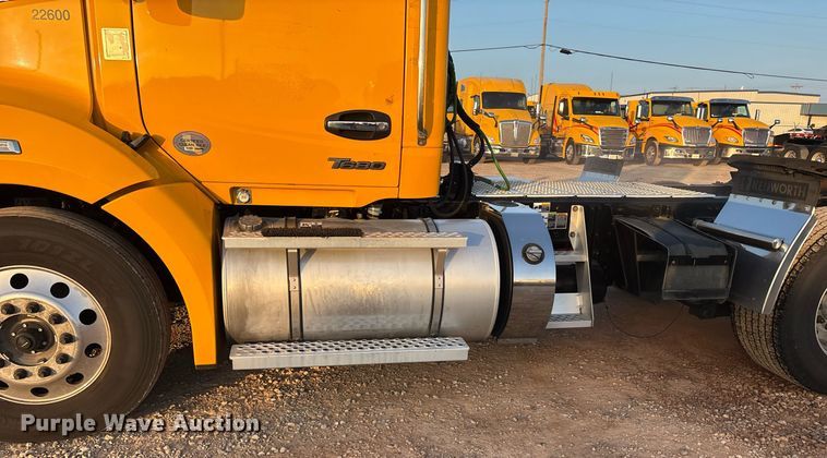 image for item ER4746 2022 Kenworth T680 semi truck