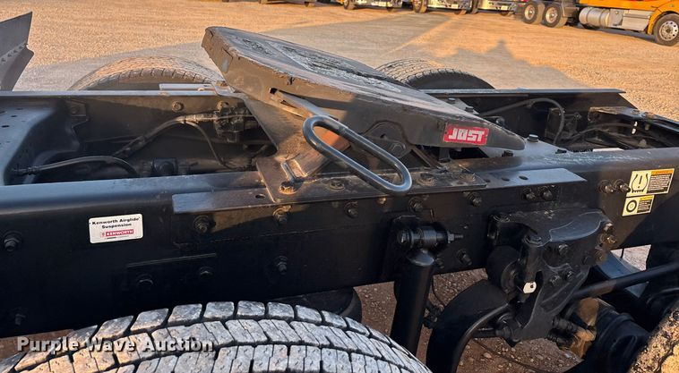 image for item ER4746 2022 Kenworth T680 semi truck