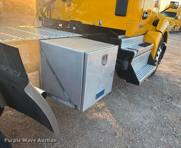 image for item ER4746 2022 Kenworth T680 semi truck