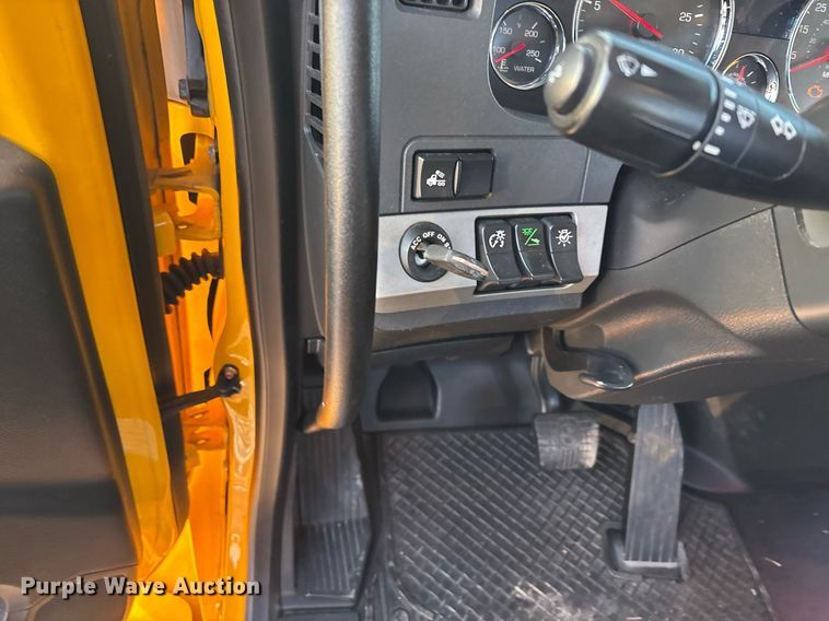 image for item ER4746 2022 Kenworth T680 semi truck