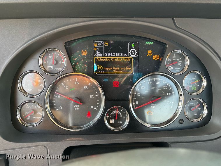 image for item ER4746 2022 Kenworth T680 semi truck