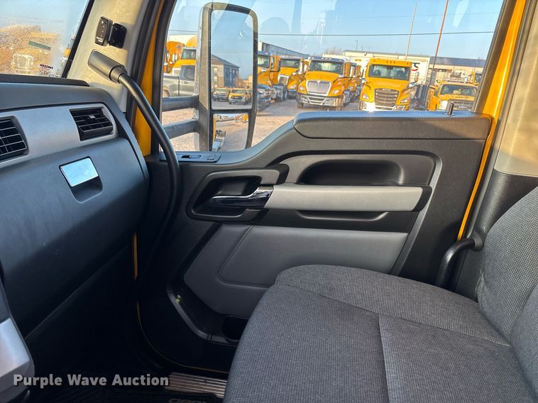 image for item ER4746 2022 Kenworth T680 semi truck