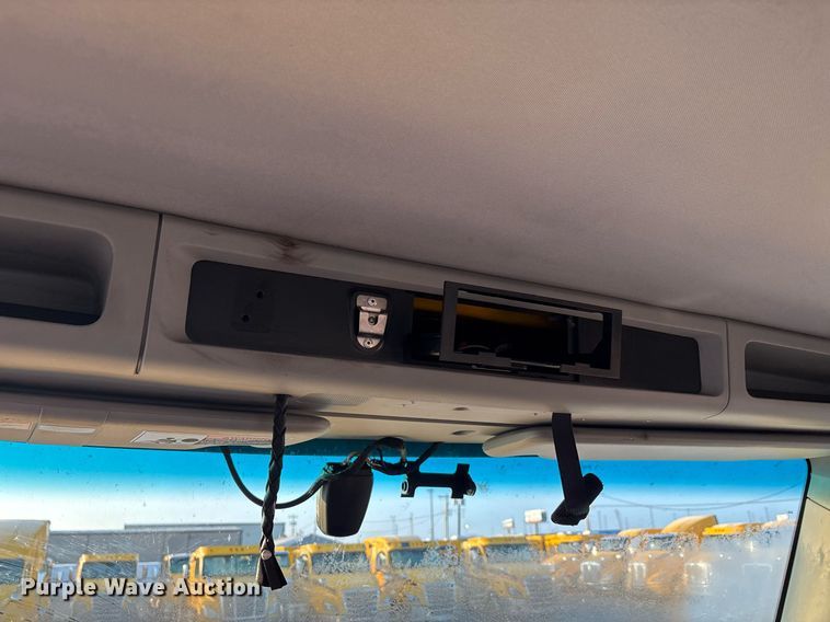 image for item ER4746 2022 Kenworth T680 semi truck