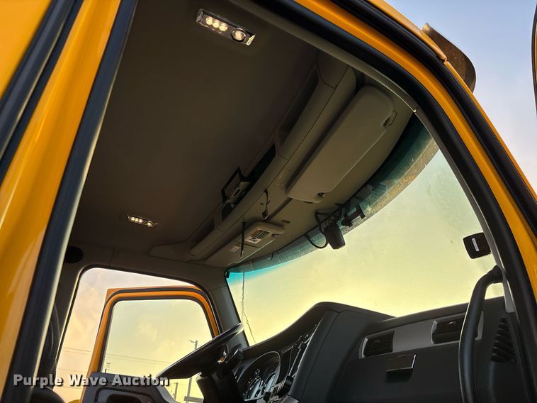 image for item ER4746 2022 Kenworth T680 semi truck