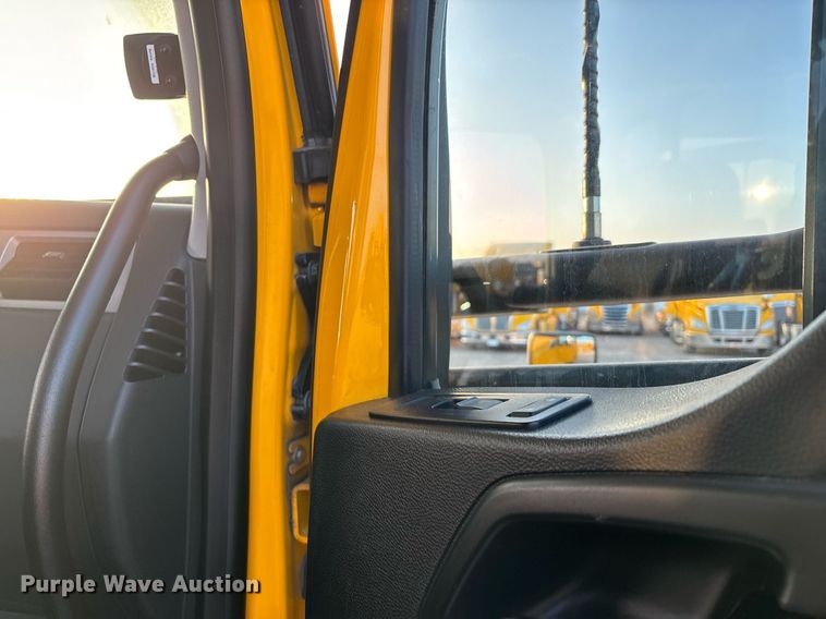 image for item ER4746 2022 Kenworth T680 semi truck