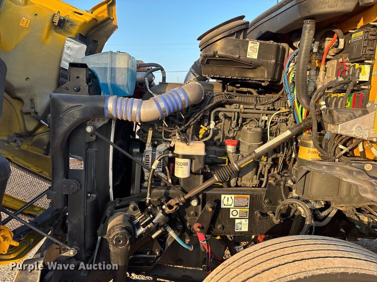 image for item ER4746 2022 Kenworth T680 semi truck