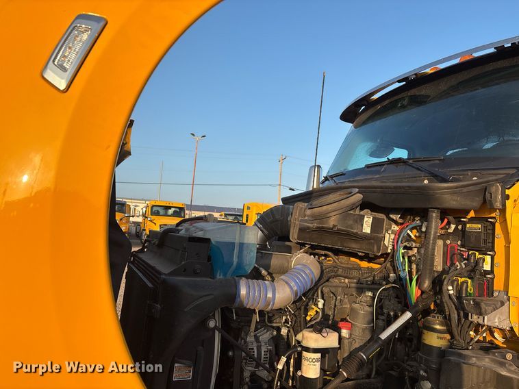 image for item ER4746 2022 Kenworth T680 semi truck