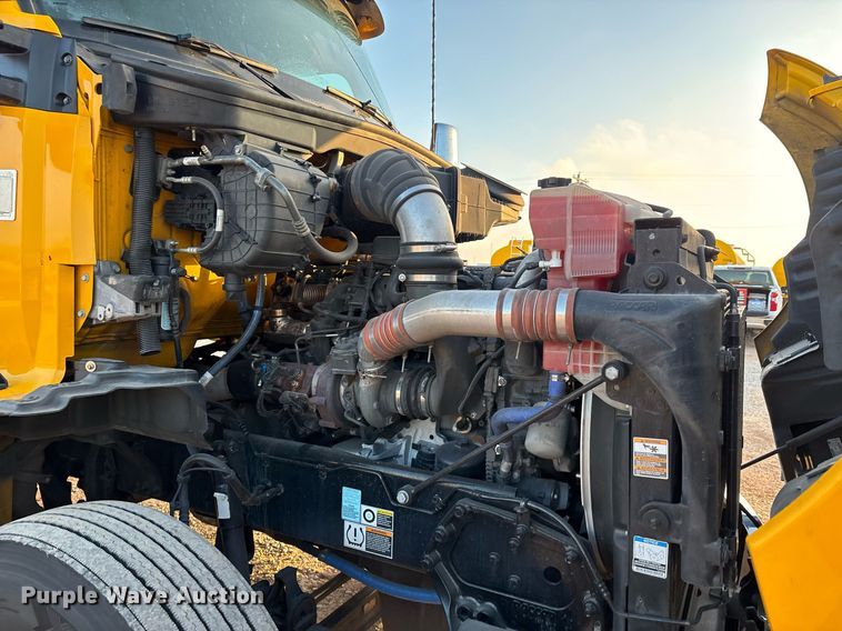 image for item ER4746 2022 Kenworth T680 semi truck