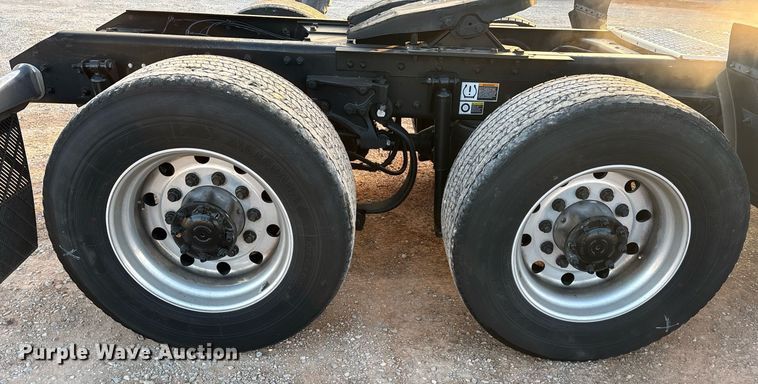 image for item ER4746 2022 Kenworth T680 semi truck