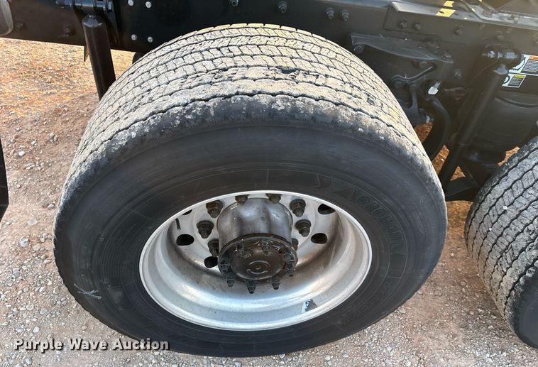 image for item ER4746 2022 Kenworth T680 semi truck