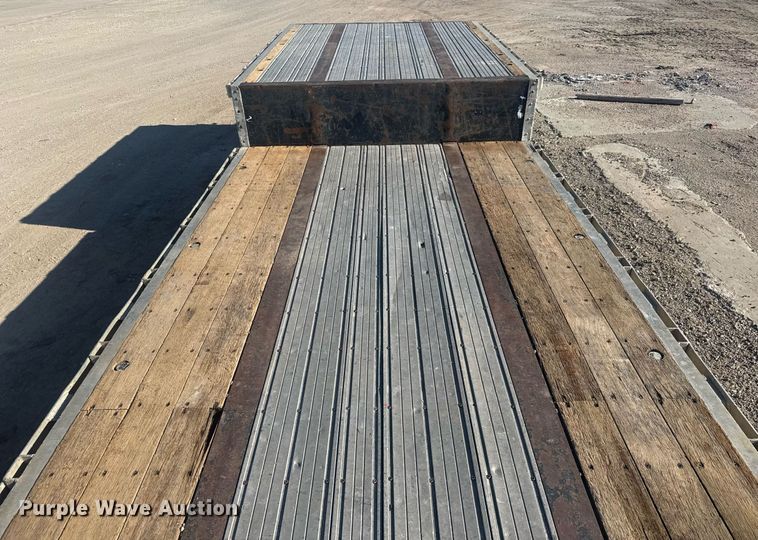 image for item LH9416 2002 Transcraft  DTL-2100 W2 drop deck trailer