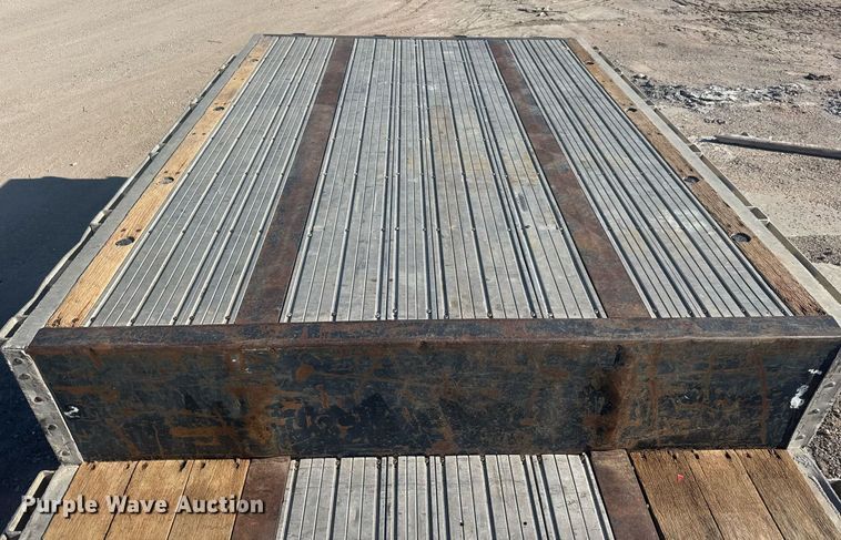 image for item LH9416 2002 Transcraft  DTL-2100 W2 drop deck trailer