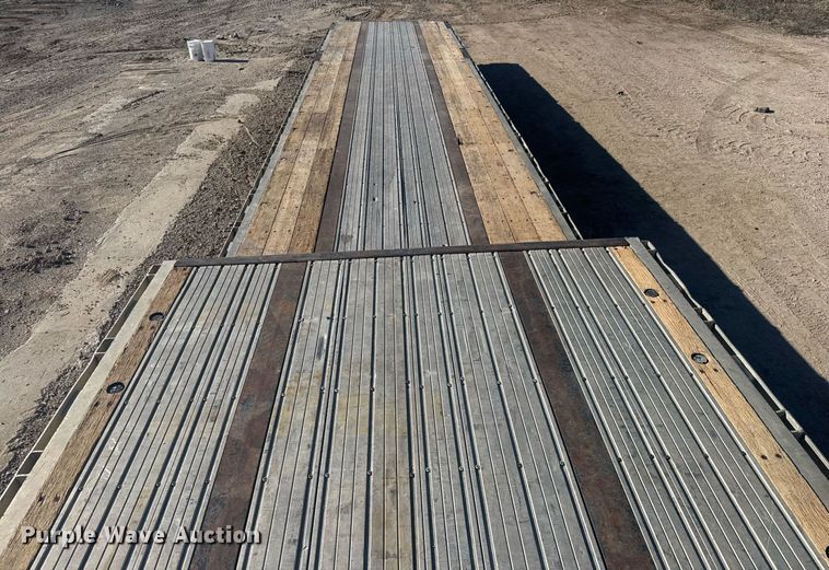 image for item LH9416 2002 Transcraft  DTL-2100 W2 drop deck trailer