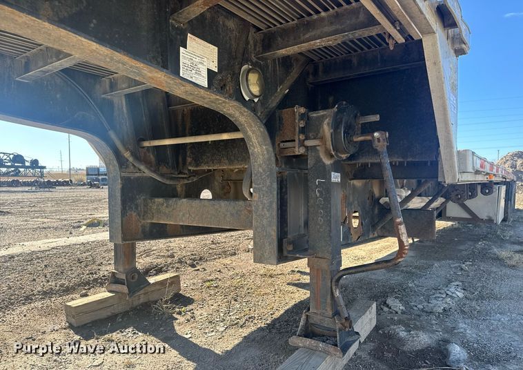 image for item LH9416 2002 Transcraft  DTL-2100 W2 drop deck trailer