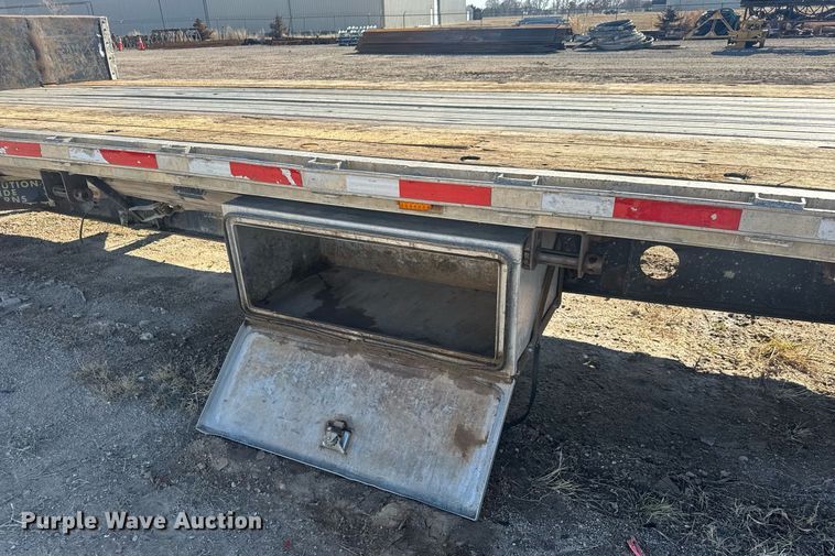 image for item LH9416 2002 Transcraft  DTL-2100 W2 drop deck trailer