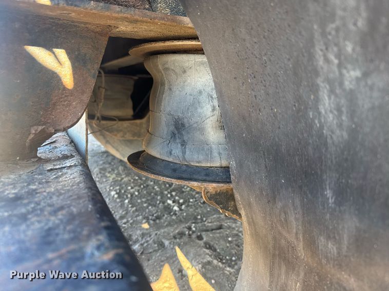 image for item LH9416 2002 Transcraft  DTL-2100 W2 drop deck trailer