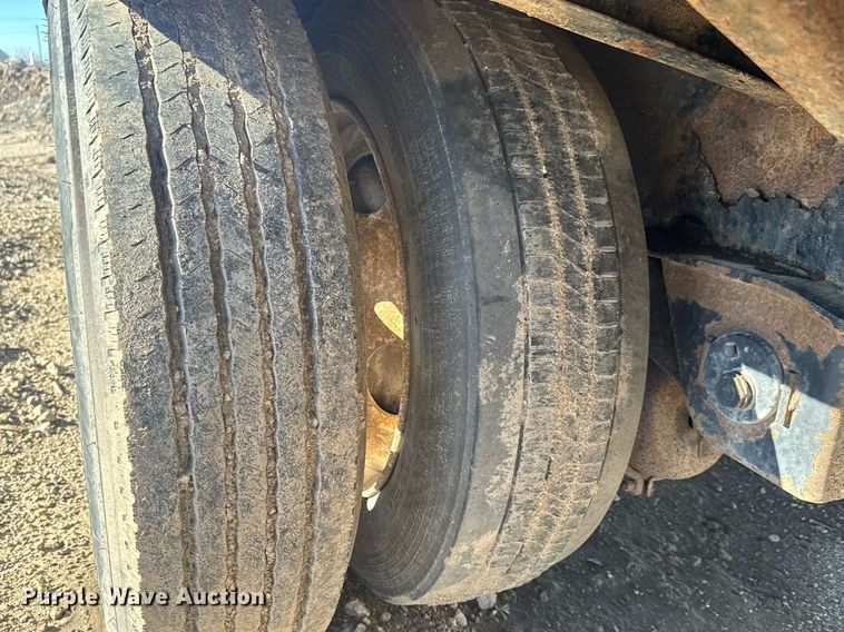 image for item LH9416 2002 Transcraft  DTL-2100 W2 drop deck trailer