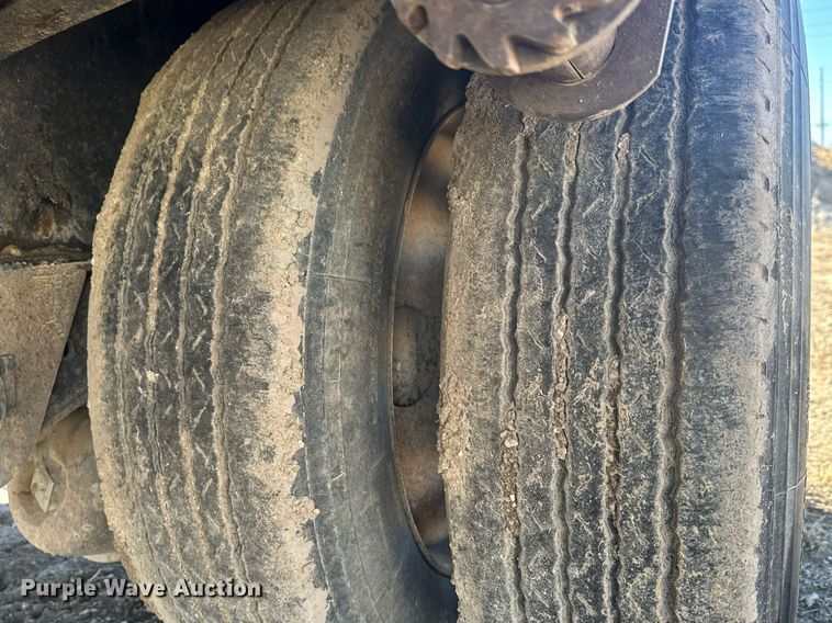 image for item LH9416 2002 Transcraft  DTL-2100 W2 drop deck trailer