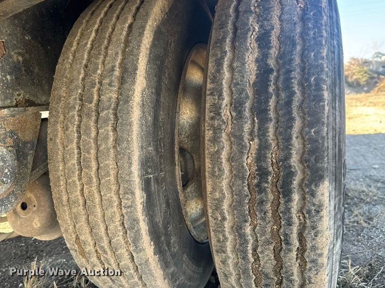 image for item LH9416 2002 Transcraft  DTL-2100 W2 drop deck trailer