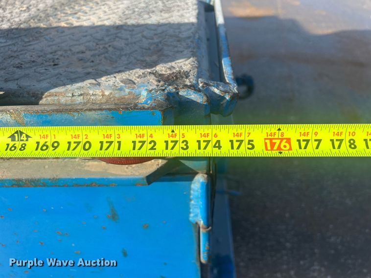 image for item MO9288 2001 International  4700 flatbed truck