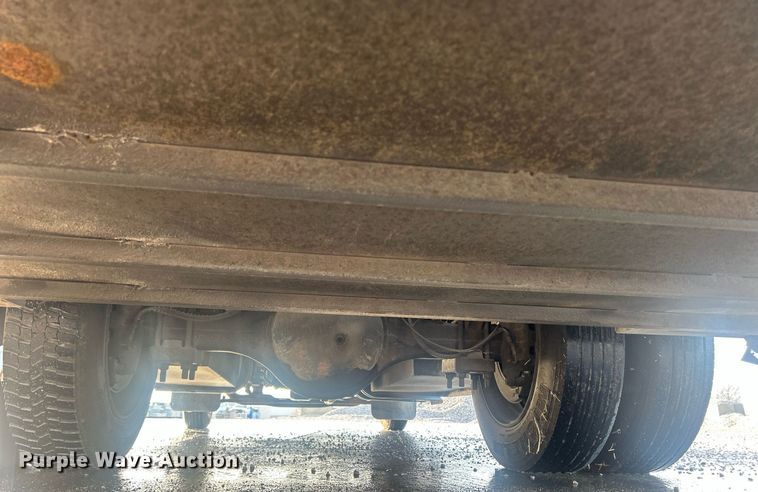 image for item MO9288 2001 International  4700 flatbed truck