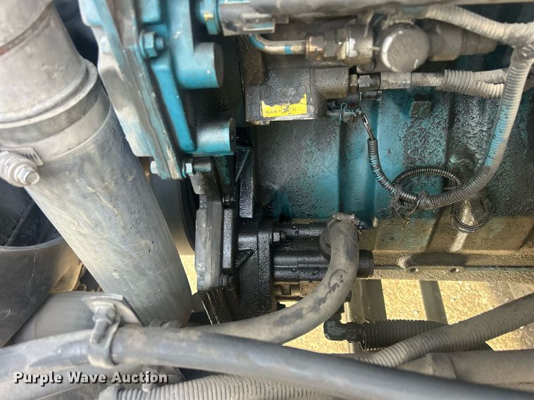 image for item MO9288 2001 International  4700 flatbed truck